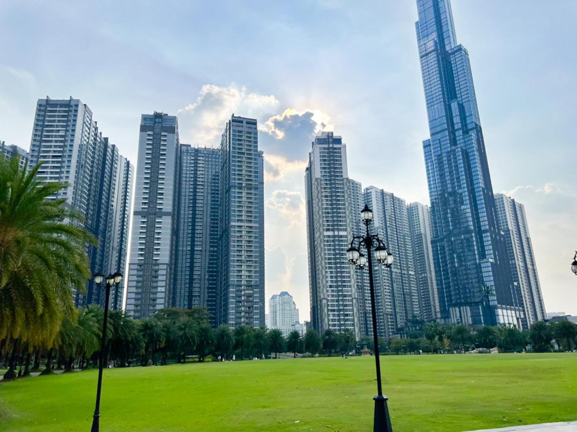 Khách sạn hẻo lánh Sky Park - Vinhomes Central Park TP. Hồ Chí Minh