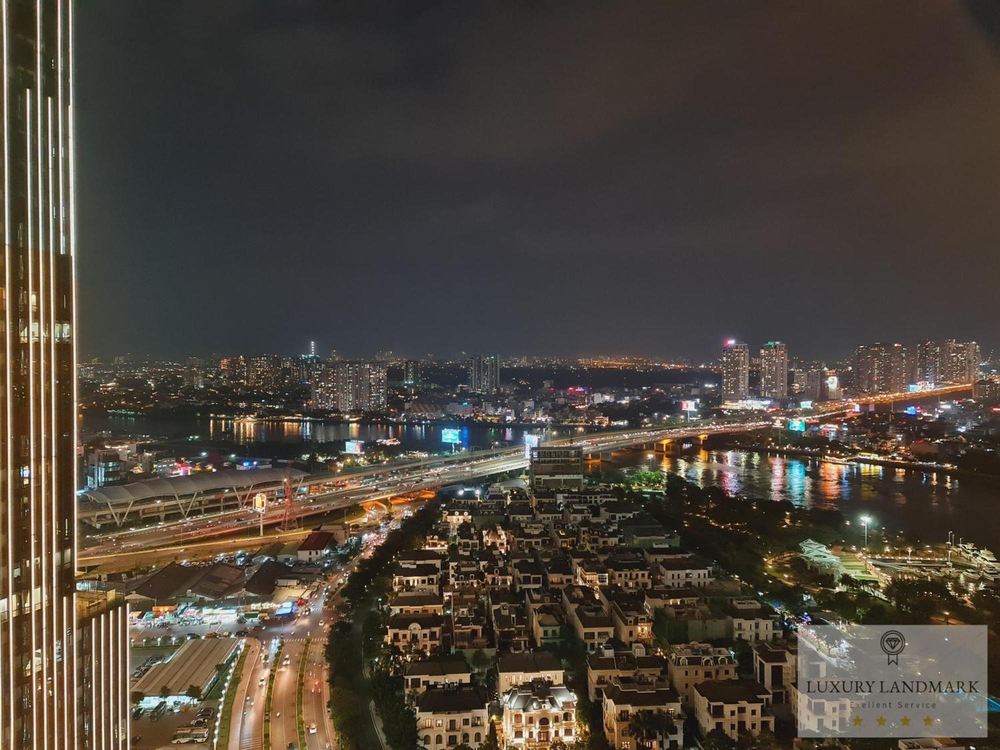 Sky Park - Vinhomes Central Park Khách sạn hẻo lánh
