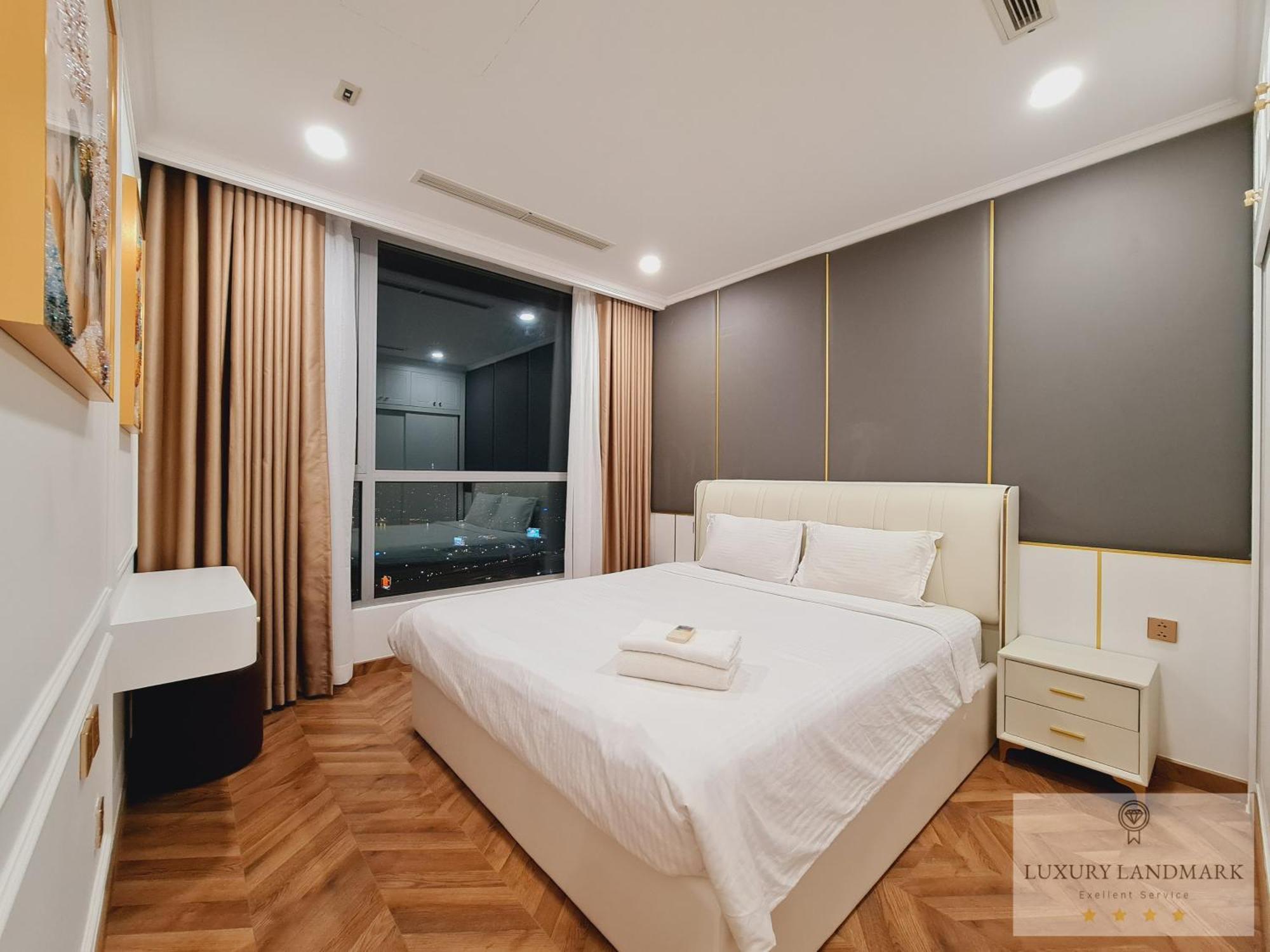 Sky Park - Vinhomes Central Park Khách sạn hẻo lánh 4*