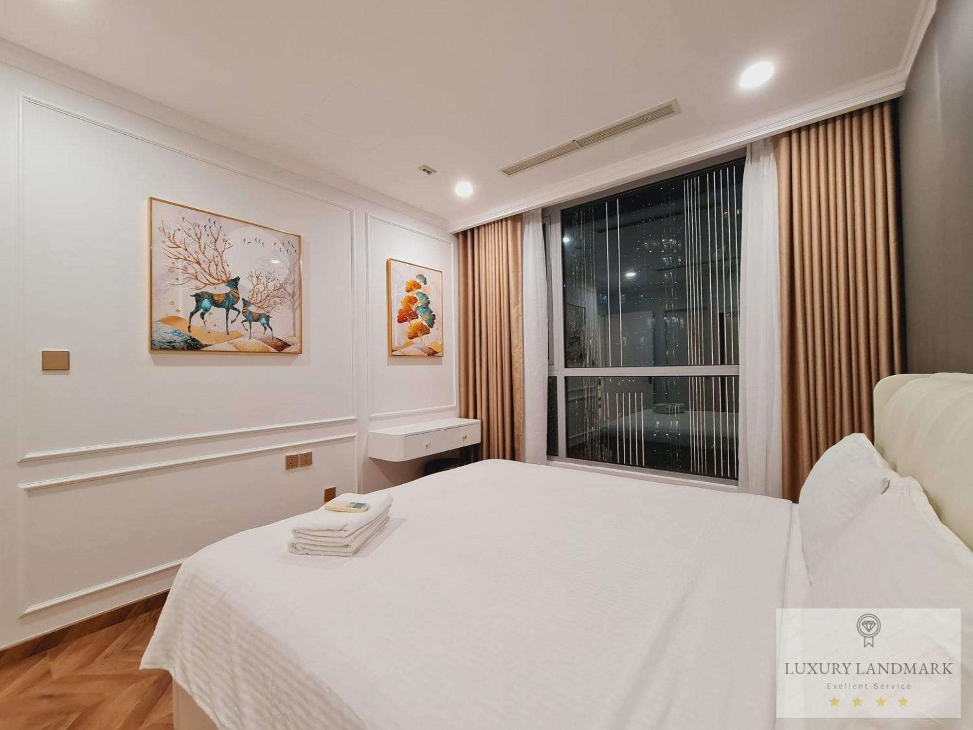 Khách sạn hẻo lánh Sky Park - Vinhomes Central Park TP. Hồ Chí Minh