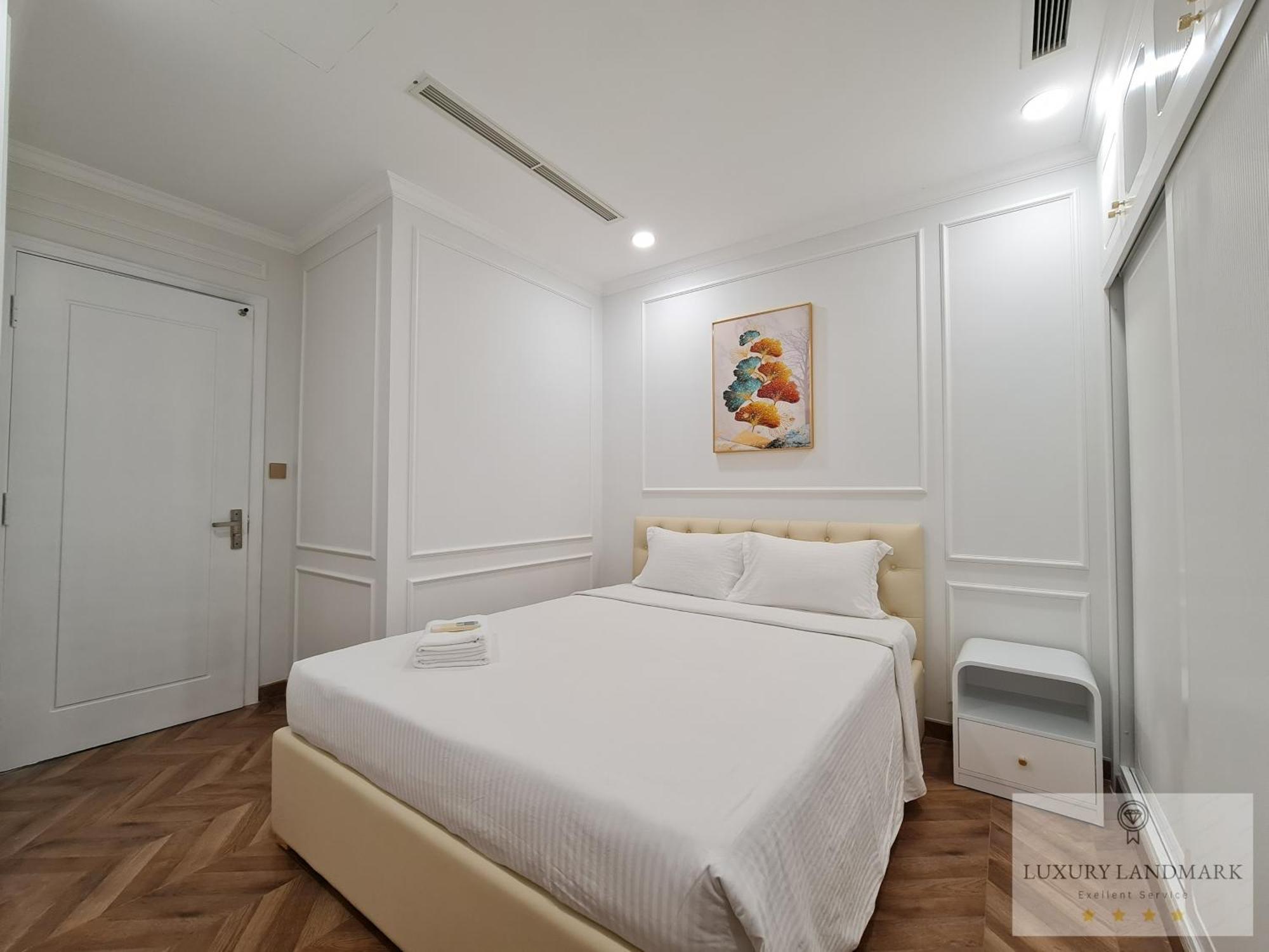 Sky Park - Vinhomes Central Park Khách sạn hẻo lánh 4*