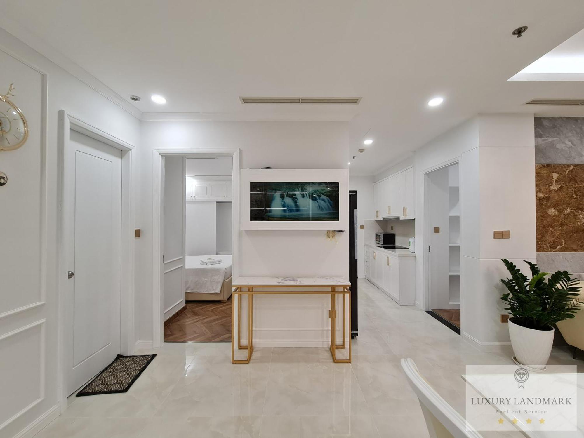 Sky Park - Vinhomes Central Park Khách sạn hẻo lánh 4*