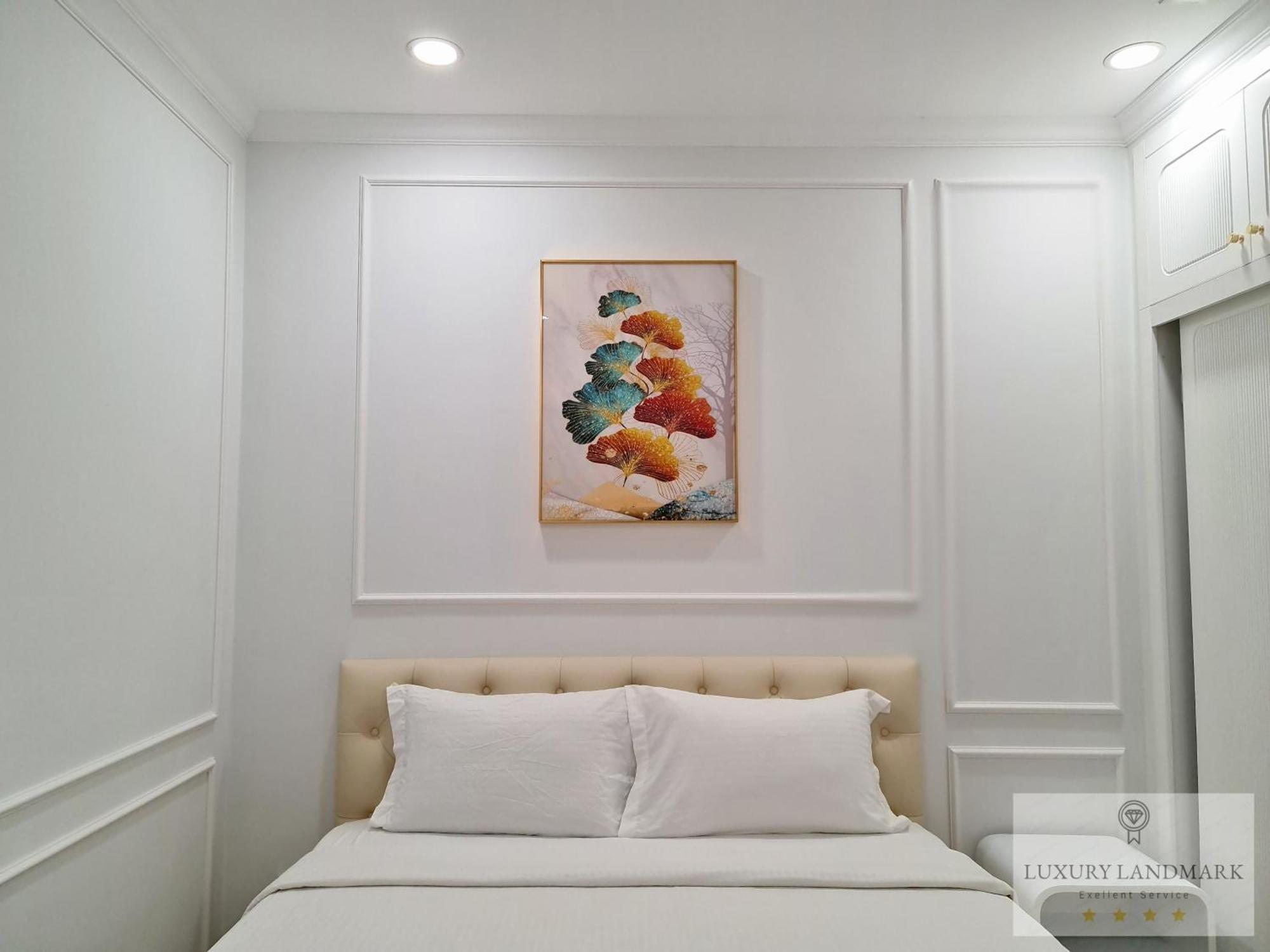 Khách sạn hẻo lánh Sky Park - Vinhomes Central Park 4*