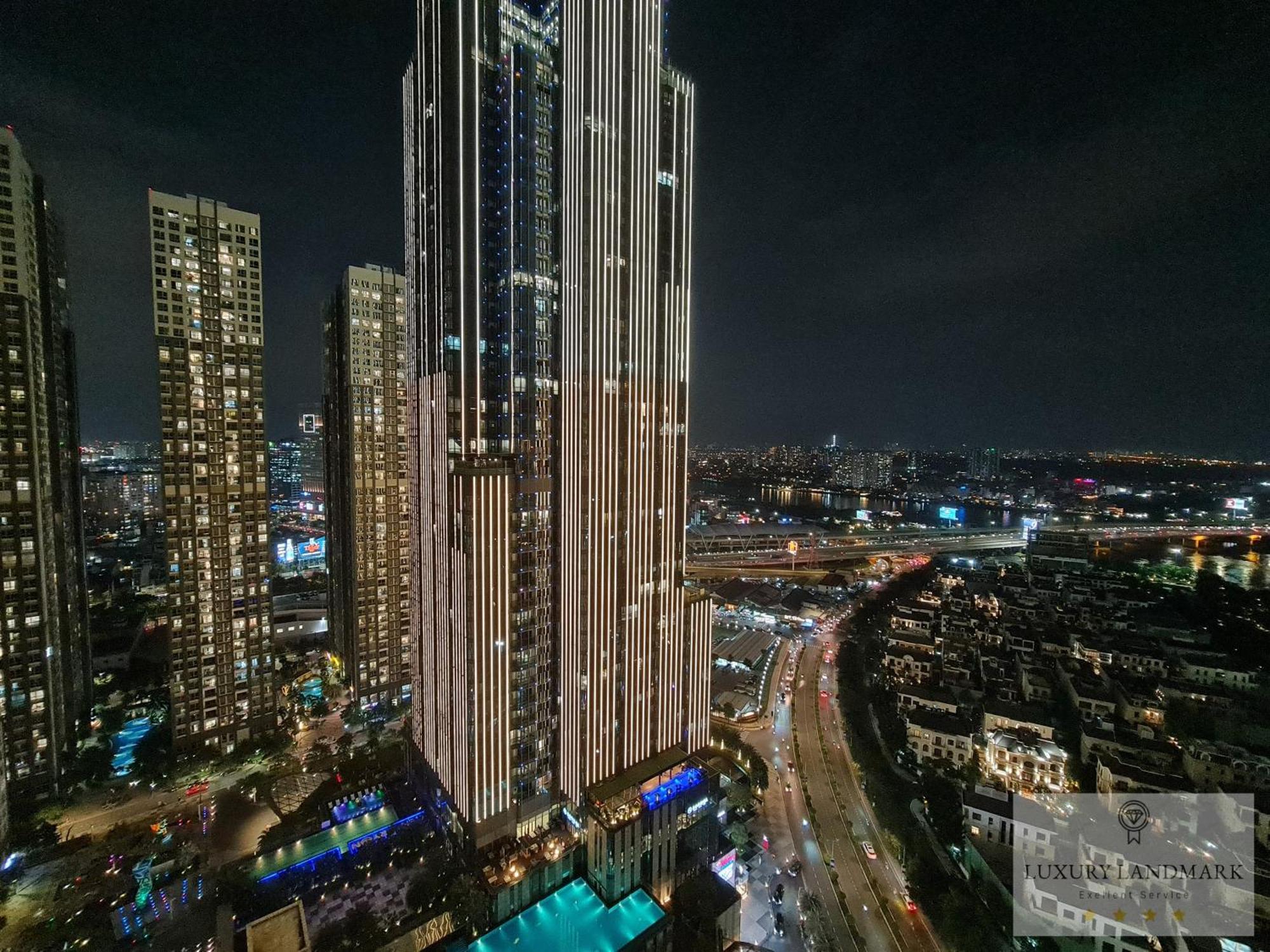 Khách sạn hẻo lánh Sky Park - Vinhomes Central Park 4*