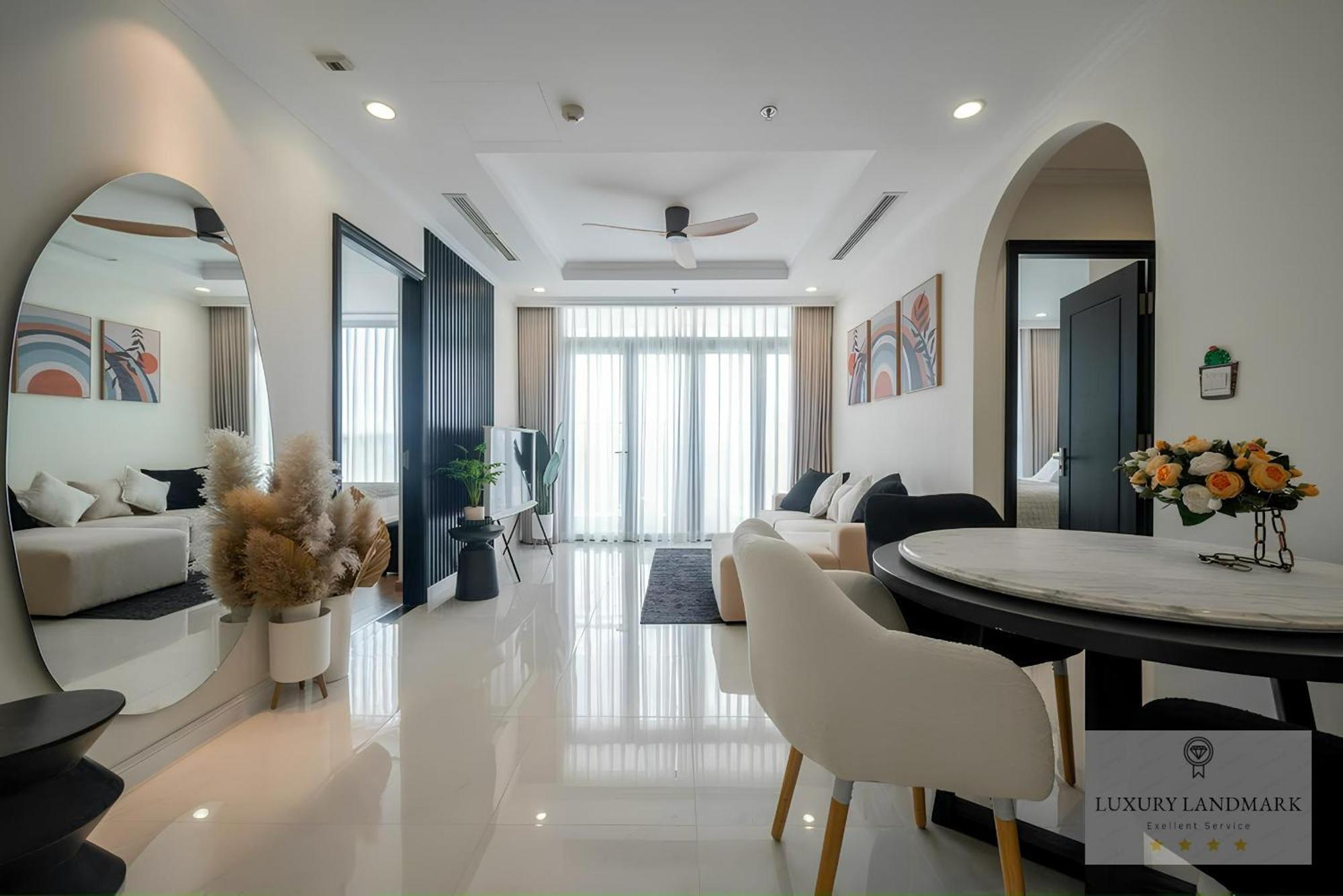 Khách sạn hẻo lánh Sky Park - Vinhomes Central Park 4*