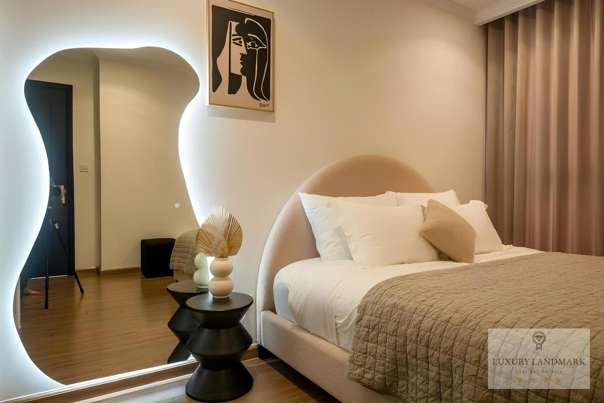 Khách sạn hẻo lánh Sky Park - Vinhomes Central Park 4*