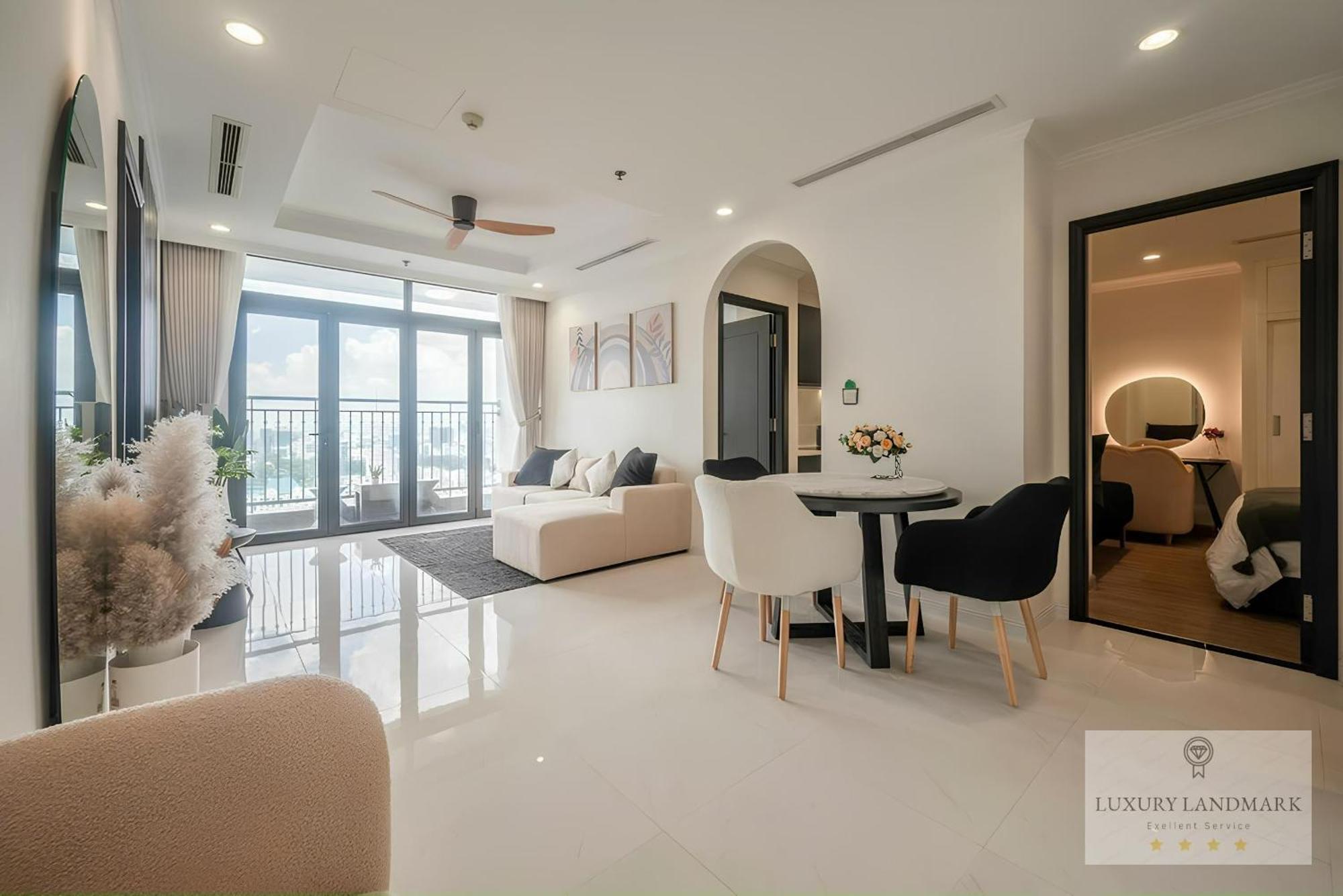 Khách sạn hẻo lánh Sky Park - Vinhomes Central Park