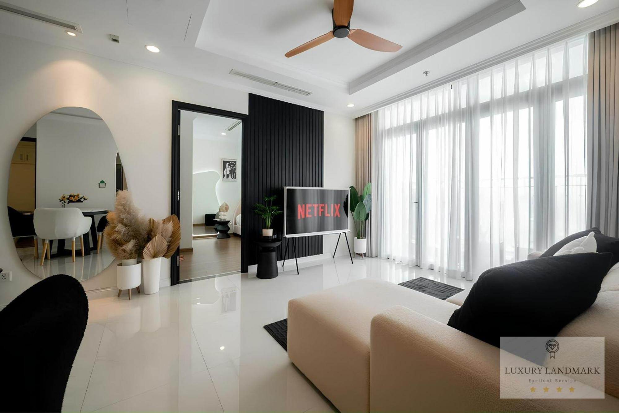 Khách sạn hẻo lánh Sky Park - Vinhomes Central Park TP. Hồ Chí Minh